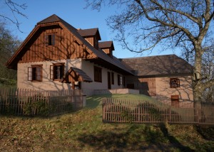 Rekon&scaron;trukcia vidieckej chalupy, Nov&eacute; Mesto nad V&aacute;hom